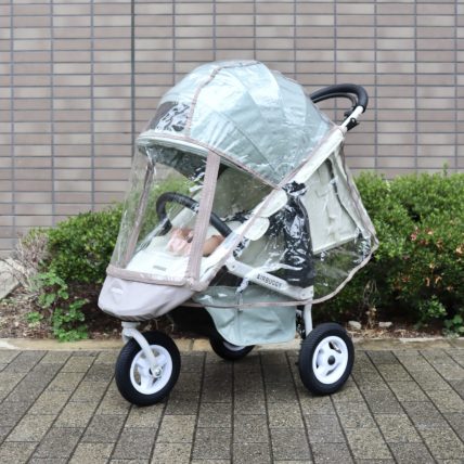 雨だって快適におでかけ。エアバギーと雨の季節を楽しもう